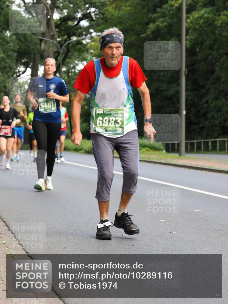 13.09.2026 - 21. swb-Marathon Bremen TobiasT http://msf.ph/oto/10289116 13.09.2026 12:27:14 Laufen 5401, 6983 meine-sportfotos.de