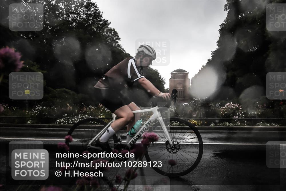 13.09.2026 - Stadtparktriathlon H.Heesch http://msf.ph/oto/10289123 13.09.2026 11:41:12 Radfahren 712, 751, 805, 922 meine-sportfotos.de