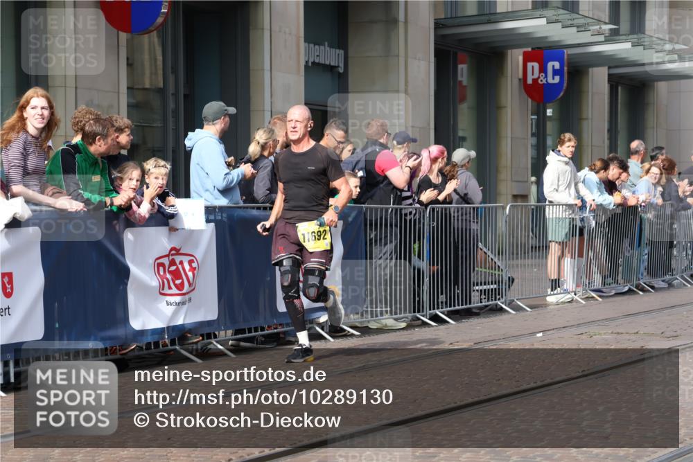 13.09.2026 - 21. swb-Marathon Bremen Strokosch-Dieckow http://msf.ph/oto/10289130 13.09.2026 10:44:43 Ziel 10096, 10143, 10214, 10266, 10628, 10735, 11020, 11396, 11692, 12302, 13591, 10454, 10806, 10861, 11438, 11615, 11692, 11704, 12425, 12473 meine-sportfotos.de