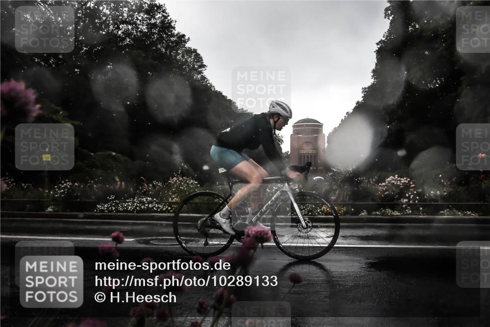 13.09.2026 - Stadtparktriathlon H.Heesch http://msf.ph/oto/10289133 13.09.2026 11:41:16 Radfahren 735, 922 meine-sportfotos.de