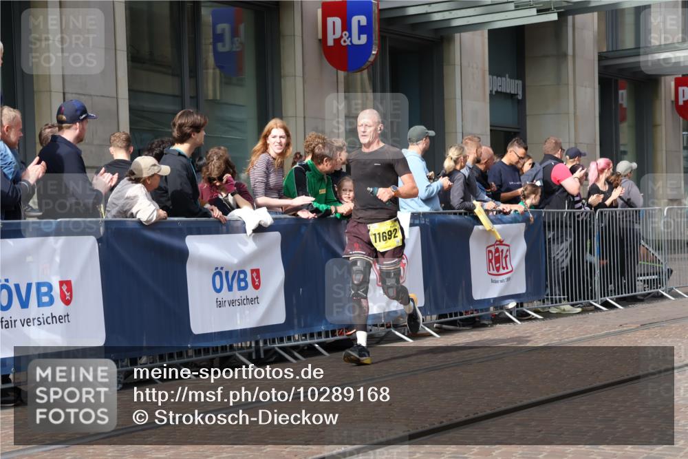 13.09.2026 - 21. swb-Marathon Bremen Strokosch-Dieckow http://msf.ph/oto/10289168 13.09.2026 10:44:44 Ziel 10096, 10143, 10214, 10266, 10628, 10735, 10866, 11020, 11396, 12302, 13591, 10454, 10806, 10861, 11438, 11615, 11692, 11704, 12425, 12473 meine-sportfotos.de