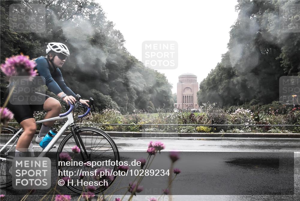13.09.2026 - Stadtparktriathlon H.Heesch http://msf.ph/oto/10289234 13.09.2026 12:52:34 Radfahren 1075, 1100, 1230 meine-sportfotos.de