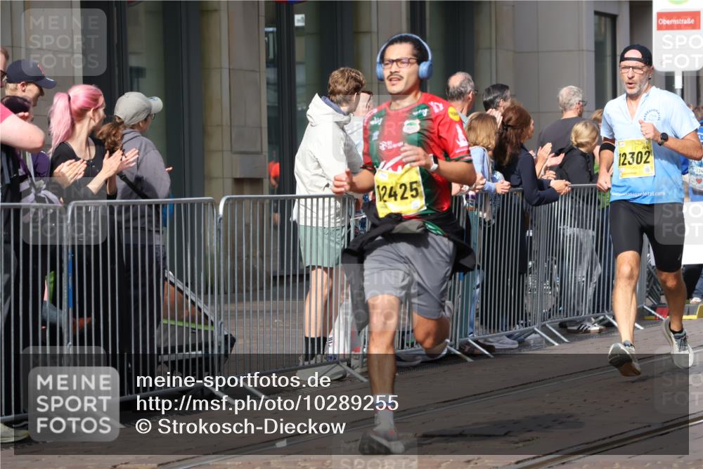 13.09.2026 - 21. swb-Marathon Bremen Strokosch-Dieckow http://msf.ph/oto/10289255 13.09.2026 10:44:45 Ziel 10096, 10143, 10214, 10266, 10628, 10735, 10866, 11020, 11396, 12302, 13591, 10454, 10806, 10861, 11438, 11615, 11692, 11704, 12425, 12473 meine-sportfotos.de