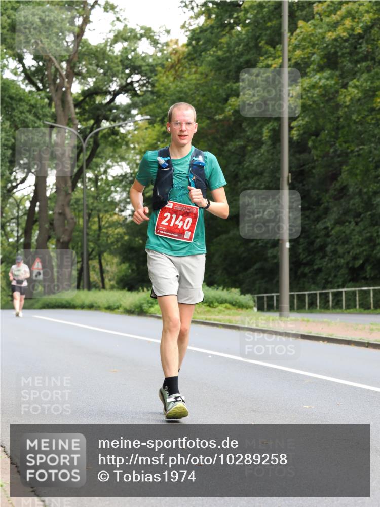 13.09.2026 - 21. swb-Marathon Bremen TobiasT http://msf.ph/oto/10289258 13.09.2026 12:27:43 Laufen 2140 meine-sportfotos.de