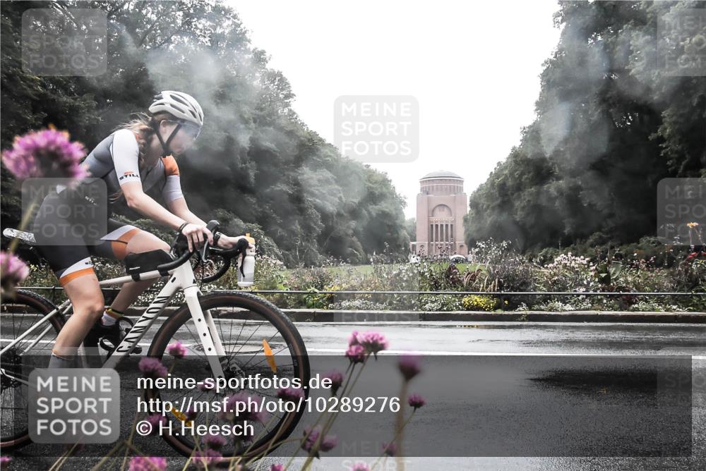 13.09.2026 - Stadtparktriathlon H.Heesch http://msf.ph/oto/10289276 13.09.2026 12:53:03 Radfahren 1081, 1134, 1157, 1194 meine-sportfotos.de