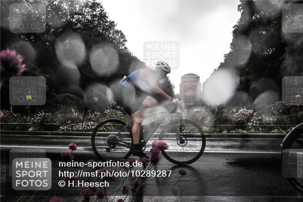 13.09.2026 - Stadtparktriathlon H.Heesch http://msf.ph/oto/10289287 13.09.2026 11:43:01 Radfahren 729, 822 meine-sportfotos.de