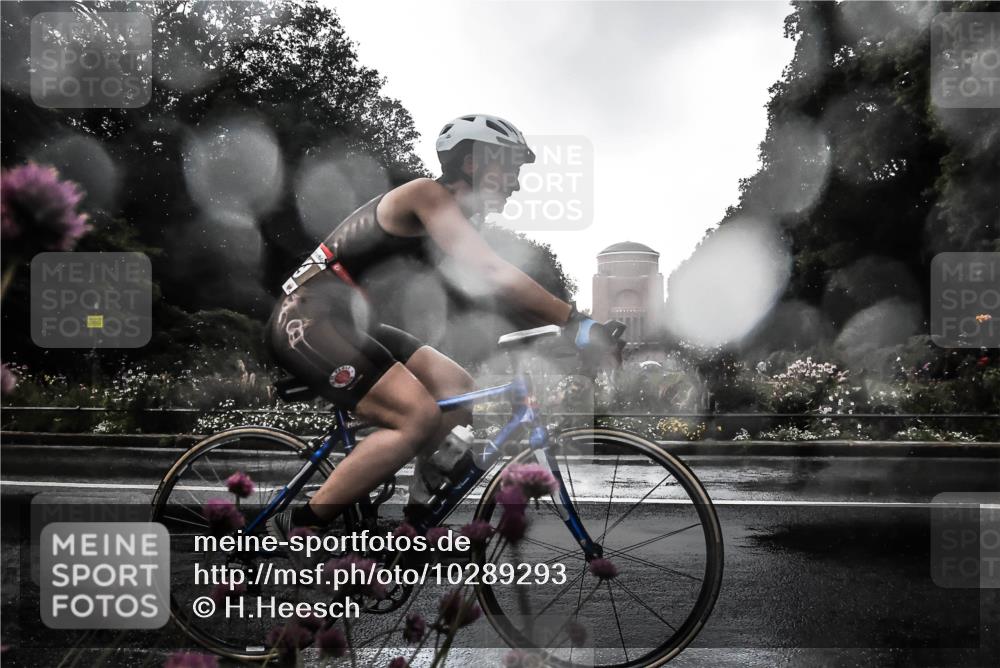 13.09.2026 - Stadtparktriathlon H.Heesch http://msf.ph/oto/10289293 13.09.2026 11:43:03 Radfahren 729, 758, 822 meine-sportfotos.de