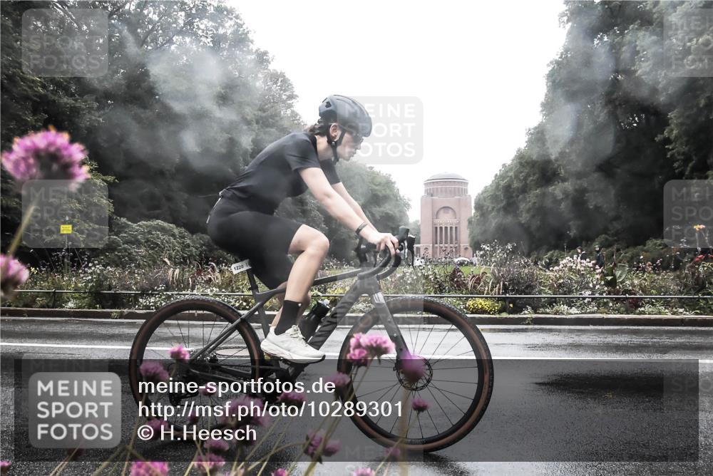 13.09.2026 - Stadtparktriathlon H.Heesch http://msf.ph/oto/10289301 13.09.2026 12:53:17 Radfahren 1102, 1148, 1220, 1298 meine-sportfotos.de