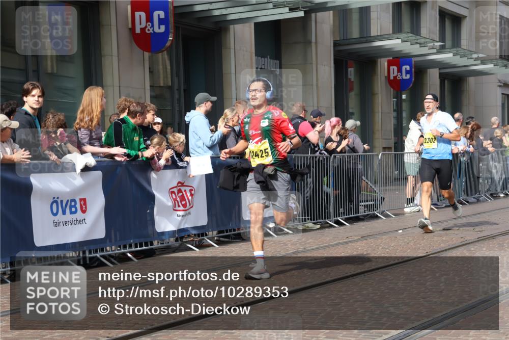 13.09.2026 - 21. swb-Marathon Bremen Strokosch-Dieckow http://msf.ph/oto/10289353 13.09.2026 10:44:47 Ziel 10096, 10143, 10214, 10266, 10628, 10735, 10866, 11020, 11396, 11695, 13591, 10266, 10454, 10806, 10861, 11438, 11615, 11692, 11704, 12302, 12425, 12473 meine-sportfotos.de
