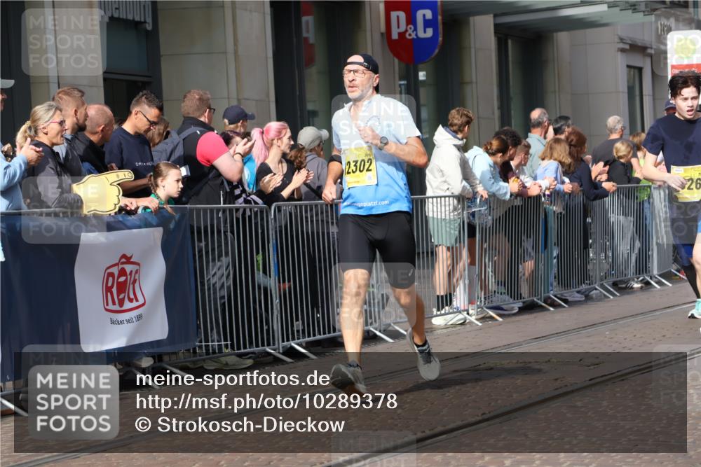 13.09.2026 - 21. swb-Marathon Bremen Strokosch-Dieckow http://msf.ph/oto/10289378 13.09.2026 10:44:47 Ziel 10096, 10143, 10214, 10266, 10628, 10735, 10866, 11020, 11396, 11695, 13591, 10266, 10454, 10806, 10861, 11438, 11615, 11692, 11704, 12302, 12425, 12473 meine-sportfotos.de