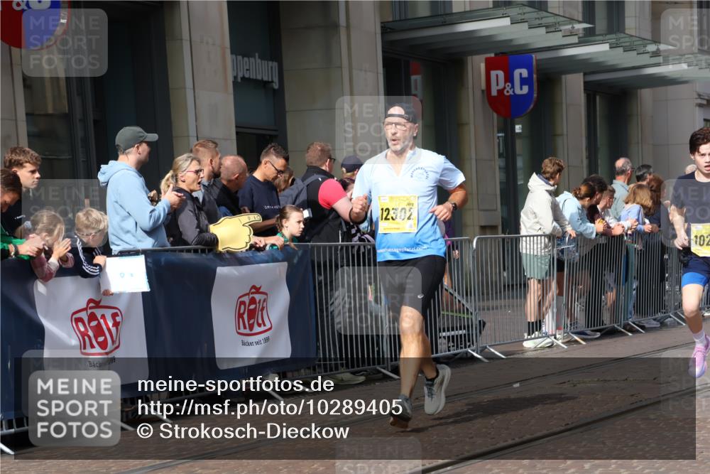 13.09.2026 - 21. swb-Marathon Bremen Strokosch-Dieckow http://msf.ph/oto/10289405 13.09.2026 10:44:48 Ziel 10096, 10143, 10214, 10628, 10735, 10866, 11020, 11396, 11695, 13591, 10266, 10454, 10806, 10861, 11438, 11615, 11692, 11704, 12302, 12425, 12473 meine-sportfotos.de