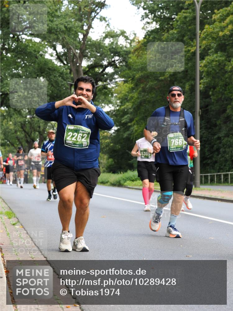 13.09.2026 - 21. swb-Marathon Bremen TobiasT http://msf.ph/oto/10289428 13.09.2026 12:28:20 Laufen 2262, 5292, 5305, 766 meine-sportfotos.de