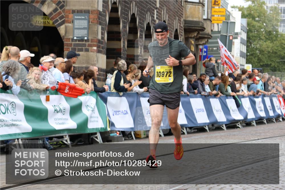 13.09.2026 - 21. swb-Marathon Bremen Strokosch-Dieckow http://msf.ph/oto/10289429 13.09.2026 10:41:55 Ziel 10341, 11426, 11527, 11628, 11944, 12246, 12442, 12455, 13520, 13586, 13600, 12426, 13585, 13621 meine-sportfotos.de