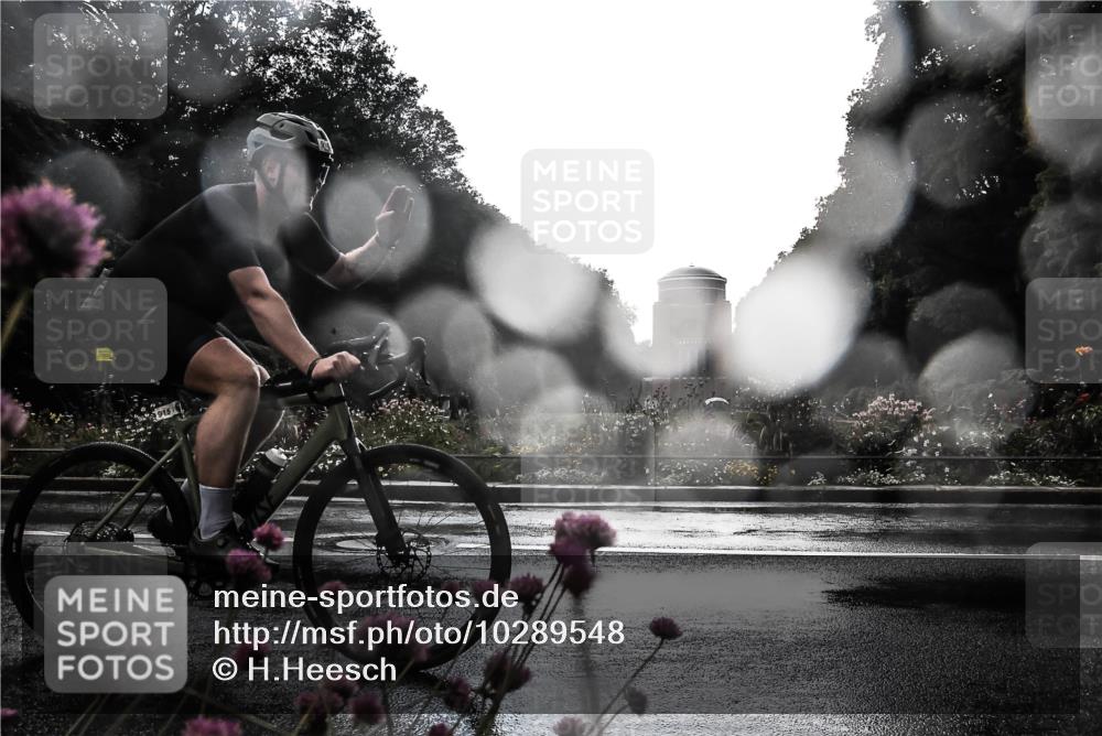 13.09.2026 - Stadtparktriathlon H.Heesch http://msf.ph/oto/10289548 13.09.2026 11:45:09 Radfahren 829, 877, 915 meine-sportfotos.de