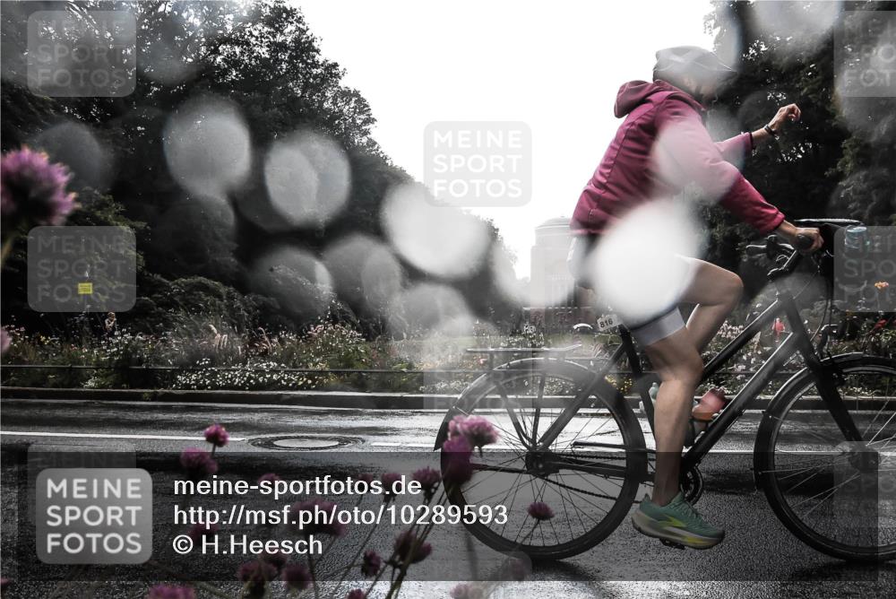 13.09.2026 - Stadtparktriathlon H.Heesch http://msf.ph/oto/10289593 13.09.2026 11:45:46 Radfahren 816, 839 meine-sportfotos.de