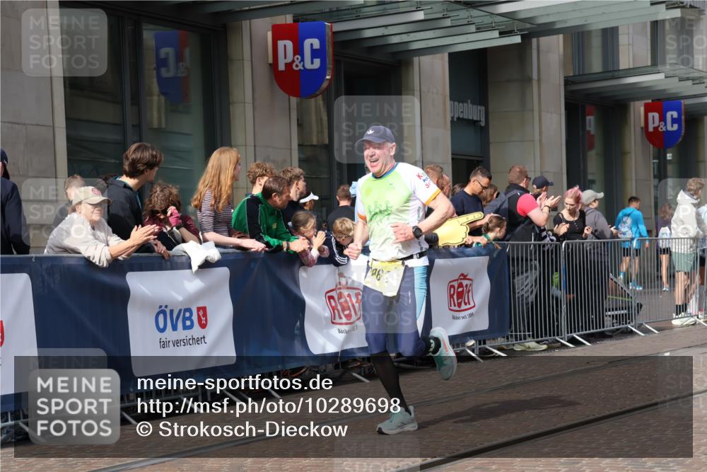 13.09.2026 - 21. swb-Marathon Bremen Strokosch-Dieckow http://msf.ph/oto/10289698 13.09.2026 10:44:51 Ziel 10096, 10143, 10214, 10398, 10735, 10866, 11020, 11396, 11695, 12054, 12475, 13591, 10266, 10454, 10628, 10806, 10861, 11615, 11692, 11704, 12302, 12425, 12473 meine-sportfotos.de