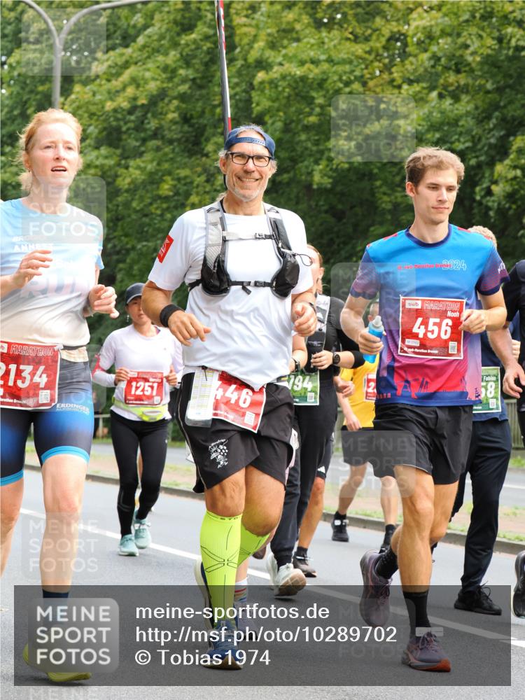 13.09.2026 - 21. swb-Marathon Bremen TobiasT http://msf.ph/oto/10289702 13.09.2026 12:28:57 Laufen 2134, 1251, 446, 794, 19, 2024, 456, 0762, 58 meine-sportfotos.de