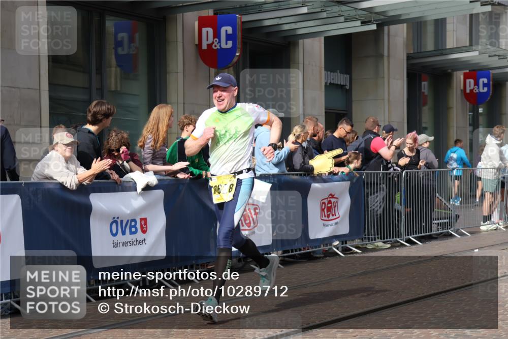13.09.2026 - 21. swb-Marathon Bremen Strokosch-Dieckow http://msf.ph/oto/10289712 13.09.2026 10:44:51 Ziel 10096, 10143, 10214, 10398, 10735, 10866, 11020, 11396, 11695, 12054, 12475, 13591, 10266, 10454, 10628, 10806, 10861, 11615, 11692, 11704, 12302, 12425, 12473 meine-sportfotos.de
