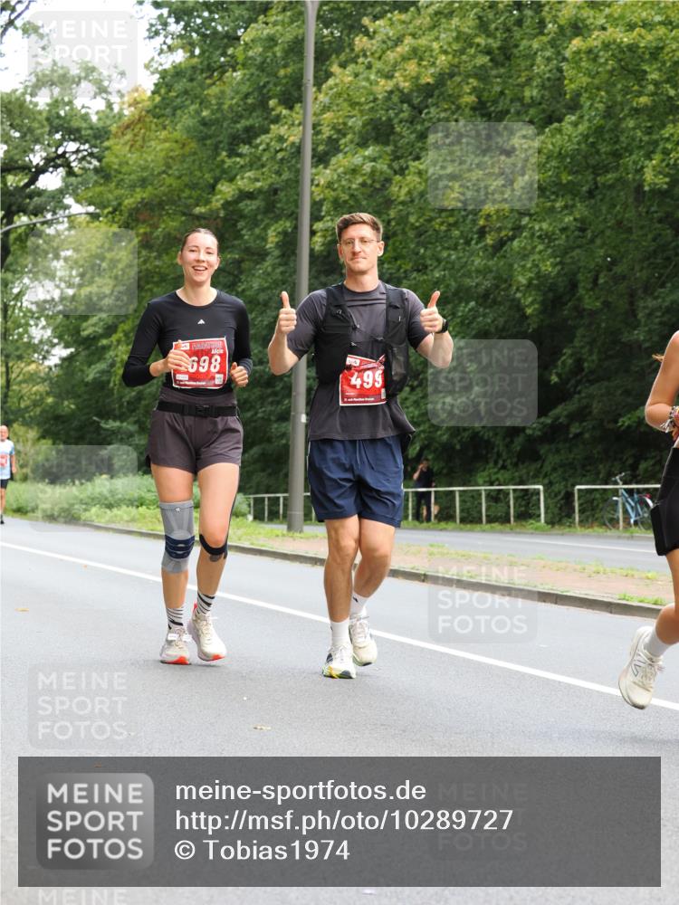 13.09.2026 - 21. swb-Marathon Bremen TobiasT http://msf.ph/oto/10289727 13.09.2026 12:29:02 Laufen 698, 499 meine-sportfotos.de