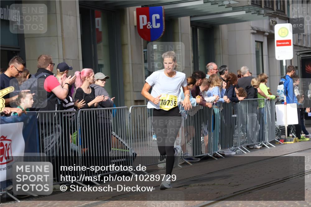 13.09.2026 - 21. swb-Marathon Bremen Strokosch-Dieckow http://msf.ph/oto/10289729 13.09.2026 10:44:52 Ziel 10096, 10143, 10214, 10398, 10735, 10866, 11020, 11396, 11695, 12054, 12475, 13591, 10266, 10454, 10628, 10806, 10861, 11615, 11692, 11704, 12302, 12425, 12473 meine-sportfotos.de