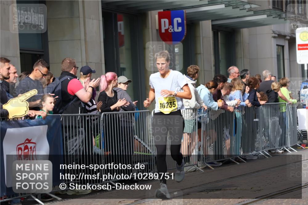 13.09.2026 - 21. swb-Marathon Bremen Strokosch-Dieckow http://msf.ph/oto/10289751 13.09.2026 10:44:52 Ziel 10096, 10143, 10214, 10398, 10735, 10866, 11020, 11396, 11695, 12054, 12475, 13591, 10266, 10454, 10628, 10806, 10861, 11615, 11692, 11704, 12302, 12425, 12473 meine-sportfotos.de