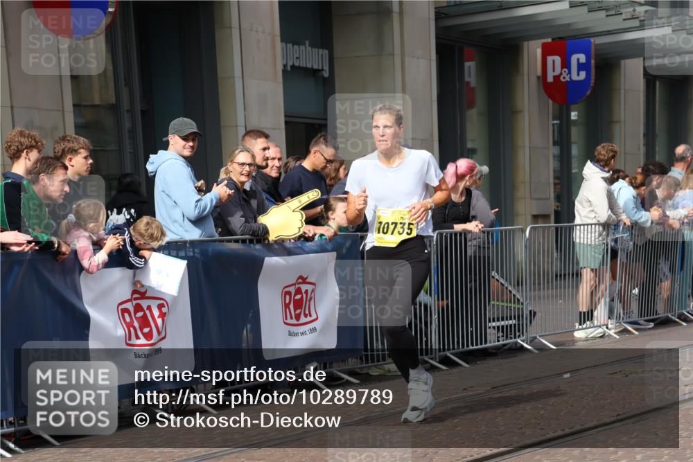 13.09.2026 - 21. swb-Marathon Bremen Strokosch-Dieckow http://msf.ph/oto/10289789 13.09.2026 10:44:53 Ziel 10096, 10143, 10214, 10398, 10735, 10866, 11020, 11396, 11695, 12054, 12475, 13591, 10266, 10628, 10735, 10861, 11615, 11692, 11704, 12302, 12425, 12473 meine-sportfotos.de