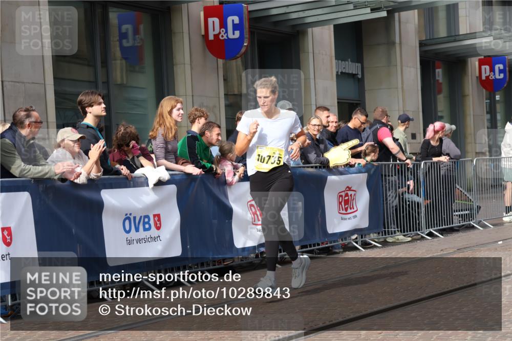 13.09.2026 - 21. swb-Marathon Bremen Strokosch-Dieckow http://msf.ph/oto/10289843 13.09.2026 10:44:54 Ziel 10096, 10143, 10214, 10398, 10866, 11020, 11396, 11695, 11835, 12054, 12475, 13591, 10266, 10628, 10735, 10861, 11615, 11692, 11704, 12302, 12425, 12473 meine-sportfotos.de