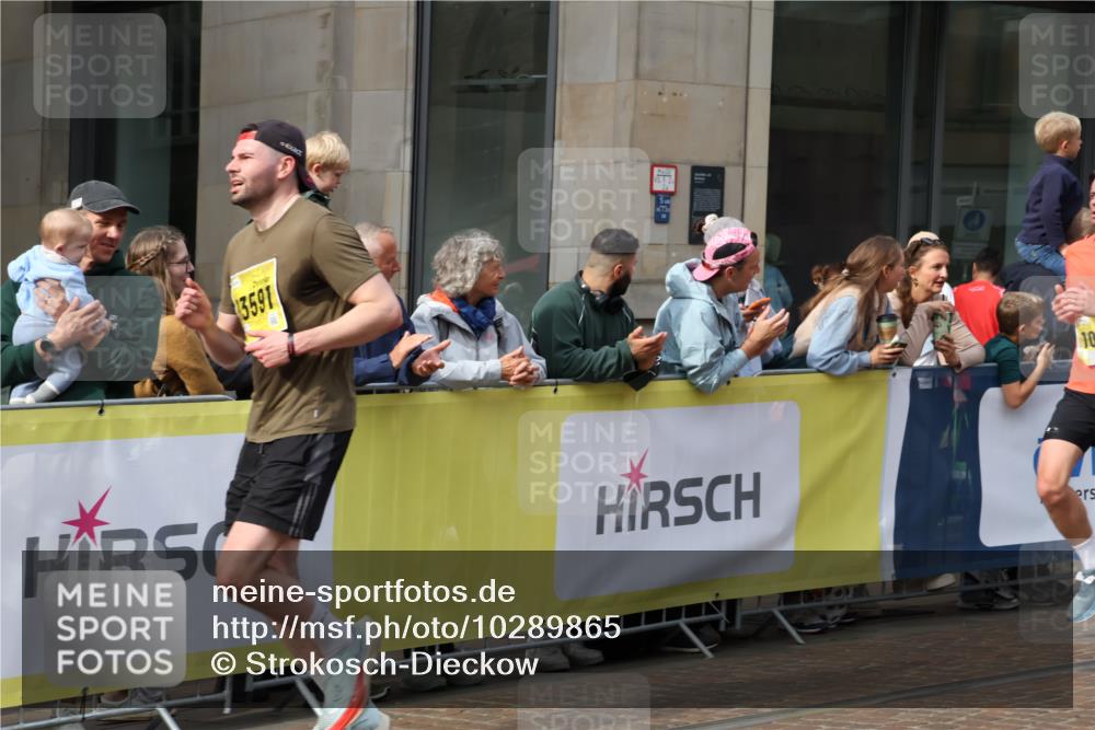13.09.2026 - 21. swb-Marathon Bremen Strokosch-Dieckow http://msf.ph/oto/10289865 13.09.2026 10:45:03 Ziel 10143, 10318, 10352, 10398, 10536, 10866, 11020, 11088, 11209, 11232, 11396, 11478, 11695, 11749, 11835, 12054, 12355, 12475, 12534, 10096, 10214, 10266, 10628, 10735, 11692, 11704, 12302, 12425, 13591 meine-sportfotos.de