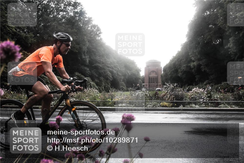 13.09.2026 - Stadtparktriathlon H.Heesch http://msf.ph/oto/10289871 13.09.2026 11:49:04 Radfahren 743, 862, 899, 927 meine-sportfotos.de