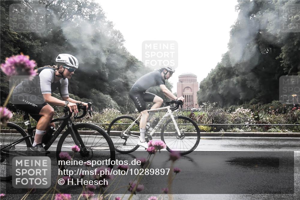 13.09.2026 - Stadtparktriathlon H.Heesch http://msf.ph/oto/10289897 13.09.2026 12:58:18 Radfahren 1278, 1359, 1385, 1420 meine-sportfotos.de
