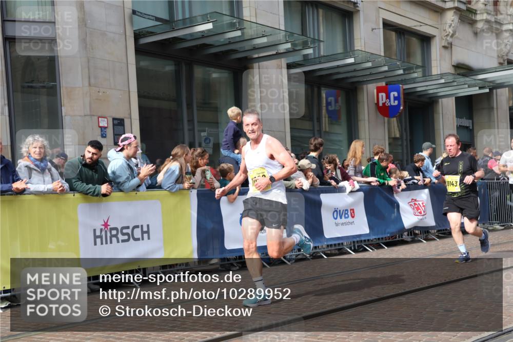 13.09.2026 - 21. swb-Marathon Bremen Strokosch-Dieckow http://msf.ph/oto/10289952 13.09.2026 10:45:11 Ziel 10318, 10352, 10398, 10536, 10541, 10583, 11063, 11088, 11209, 11232, 11478, 11695, 11749, 11835, 12054, 12290, 12355, 12475, 12534, 13532, 13628, 10096, 10143, 10214, 10266, 10628, 10735, 10866, 11020, 11396, 12302, 13591 meine-sportfotos.de