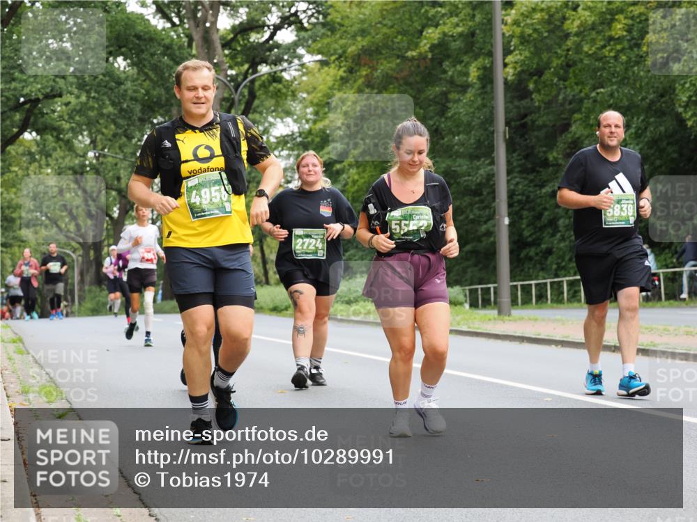 13.09.2026 - 21. swb-Marathon Bremen TobiasT http://msf.ph/oto/10289991 13.09.2026 12:29:48 Laufen 4958, 2724, 5552, 5839 meine-sportfotos.de