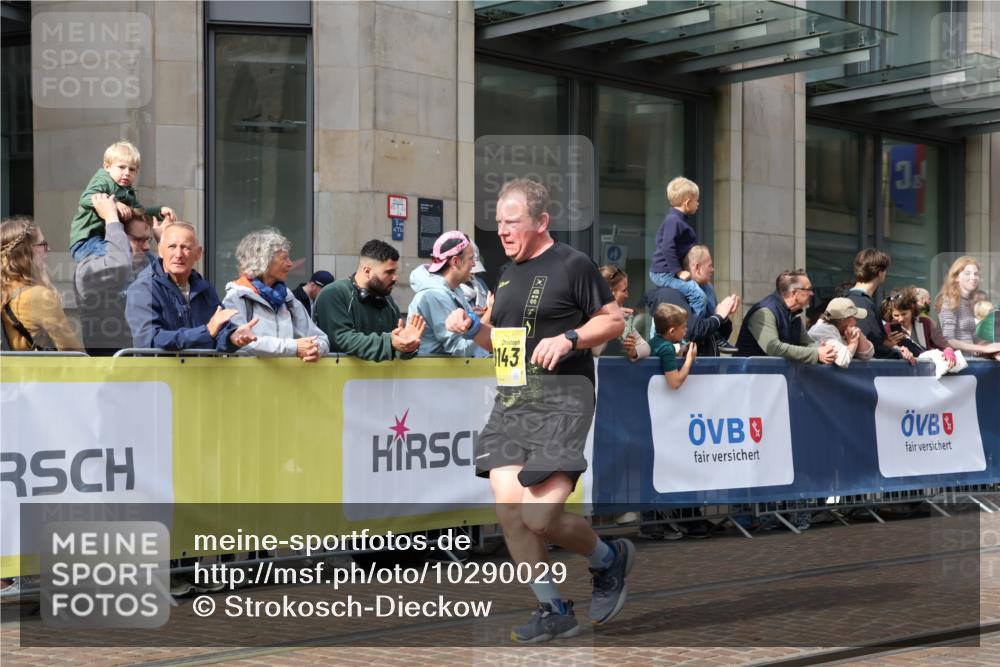 13.09.2026 - 21. swb-Marathon Bremen Strokosch-Dieckow http://msf.ph/oto/10290029 13.09.2026 10:45:12 Ziel 10318, 10352, 10398, 10536, 10541, 10583, 11063, 11088, 11209, 11232, 11478, 11559, 11695, 11749, 11835, 11845, 12054, 12087, 12290, 12355, 12475, 12534, 13532, 13628, 10096, 10143, 10214, 10266, 10628, 10735, 10866, 11020, 11396, 11695, 13591 meine-sportfotos.de