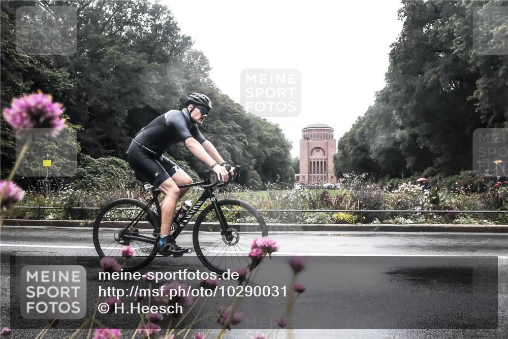 13.09.2026 - Stadtparktriathlon H.Heesch http://msf.ph/oto/10290031 13.09.2026 12:59:36 Radfahren 1270, 1360, 1397 meine-sportfotos.de