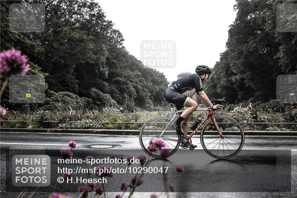 13.09.2026 - Stadtparktriathlon H.Heesch http://msf.ph/oto/10290047 13.09.2026 11:50:43 Radfahren 726, 805, 821, 822, 878 meine-sportfotos.de