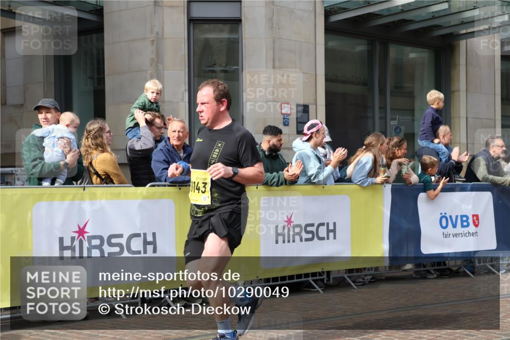 13.09.2026 - 21. swb-Marathon Bremen Strokosch-Dieckow http://msf.ph/oto/10290049 13.09.2026 10:45:13 Ziel 10318, 10352, 10398, 10464, 10536, 10541, 10583, 11063, 11088, 11209, 11232, 11478, 11559, 11749, 11835, 11845, 12054, 12087, 12290, 12355, 12475, 12534, 13532, 13628, 10096, 10143, 10214, 10628, 10735, 10866, 11020, 11396, 11695, 13591 meine-sportfotos.de