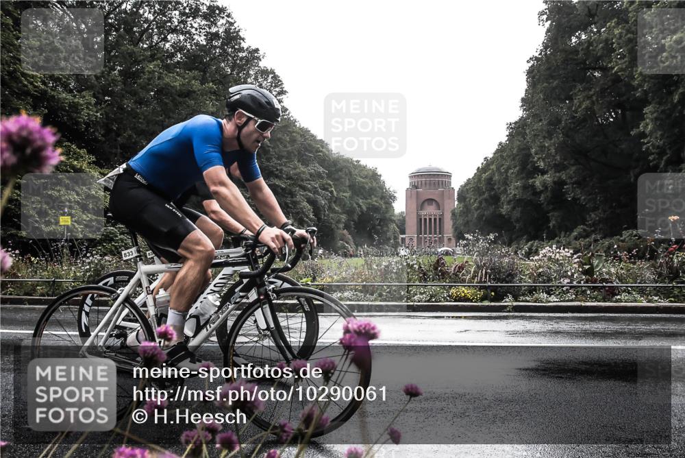 13.09.2026 - Stadtparktriathlon H.Heesch http://msf.ph/oto/10290061 13.09.2026 11:50:52 Radfahren 833, 836, 918 meine-sportfotos.de