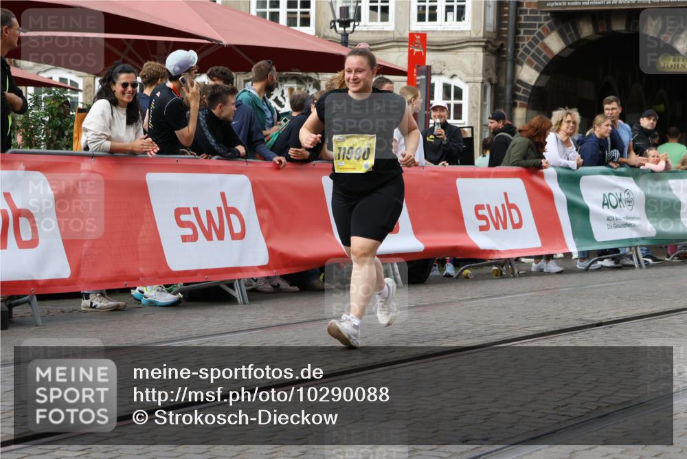 13.09.2026 - 21. swb-Marathon Bremen Strokosch-Dieckow http://msf.ph/oto/10290088 13.09.2026 11:15:17 Ziel 10271, 10325, 10557, 10605, 10752, 10776, 10805, 11085, 11288, 11645, 11673, 11694, 11810, 11876, 11974, 12110, 12191, 12193, 12333, 10606, 11424 meine-sportfotos.de