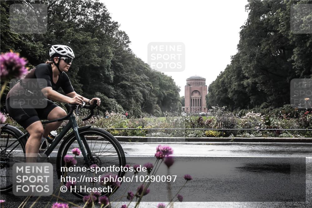 13.09.2026 - Stadtparktriathlon H.Heesch http://msf.ph/oto/10290097 13.09.2026 11:51:14 Radfahren 715 meine-sportfotos.de