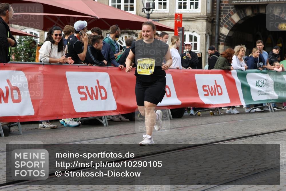 13.09.2026 - 21. swb-Marathon Bremen Strokosch-Dieckow http://msf.ph/oto/10290105 13.09.2026 11:15:17 Ziel 10271, 10325, 10557, 10605, 10752, 10776, 10805, 11085, 11288, 11645, 11673, 11694, 11810, 11876, 11974, 12110, 12191, 12193, 12333, 10606, 11424 meine-sportfotos.de