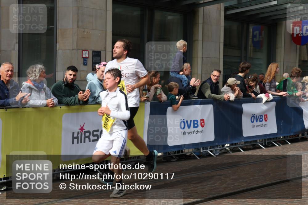 13.09.2026 - 21. swb-Marathon Bremen Strokosch-Dieckow http://msf.ph/oto/10290117 13.09.2026 10:45:14 Ziel 10318, 10352, 10398, 10464, 10536, 10541, 10583, 10987, 11063, 11088, 11209, 11232, 11478, 11559, 11749, 11835, 11845, 12054, 12087, 12290, 12355, 12475, 12534, 13532, 13628, 10096, 10143, 10214, 10628, 10735, 10866, 11020, 11396, 11695, 12054, 13591 meine-sportfotos.de