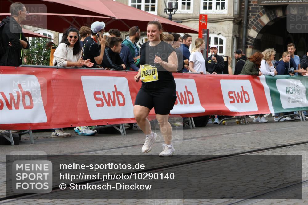 13.09.2026 - 21. swb-Marathon Bremen Strokosch-Dieckow http://msf.ph/oto/10290140 13.09.2026 11:15:17 Ziel 10271, 10325, 10557, 10605, 10752, 10776, 10805, 11085, 11288, 11645, 11673, 11694, 11810, 11876, 11974, 12110, 12191, 12193, 12333, 10606, 11424 meine-sportfotos.de