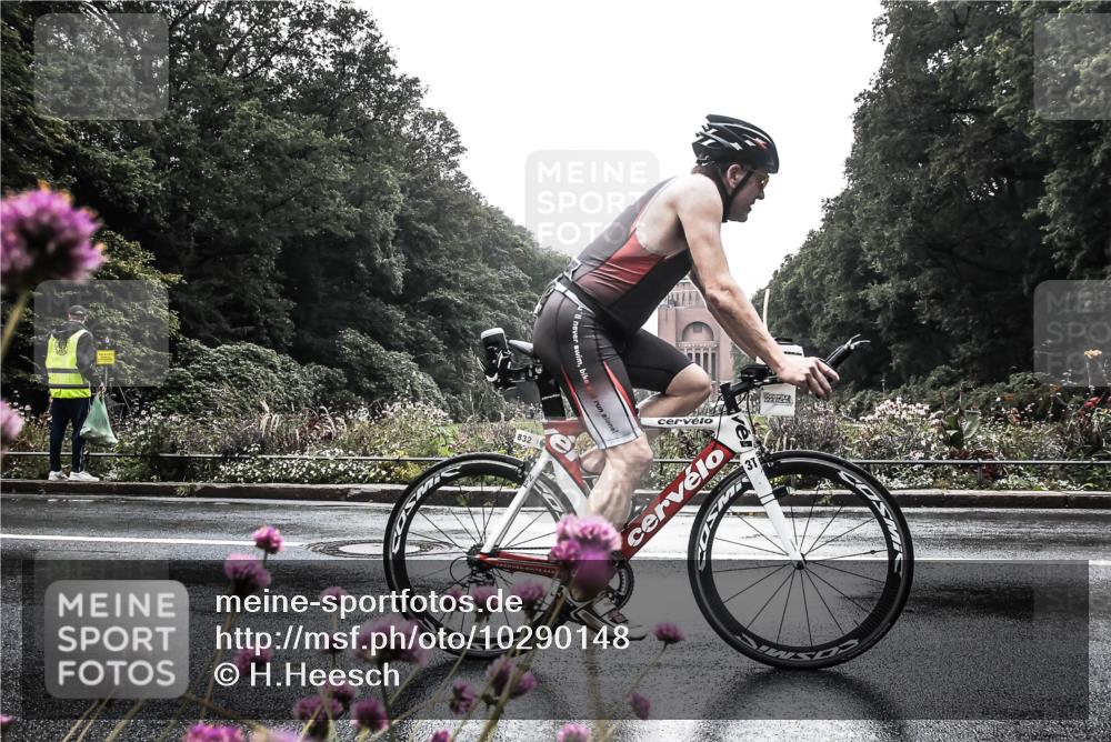 13.09.2026 - Stadtparktriathlon H.Heesch http://msf.ph/oto/10290148 13.09.2026 11:51:46 Radfahren 832, 851 meine-sportfotos.de