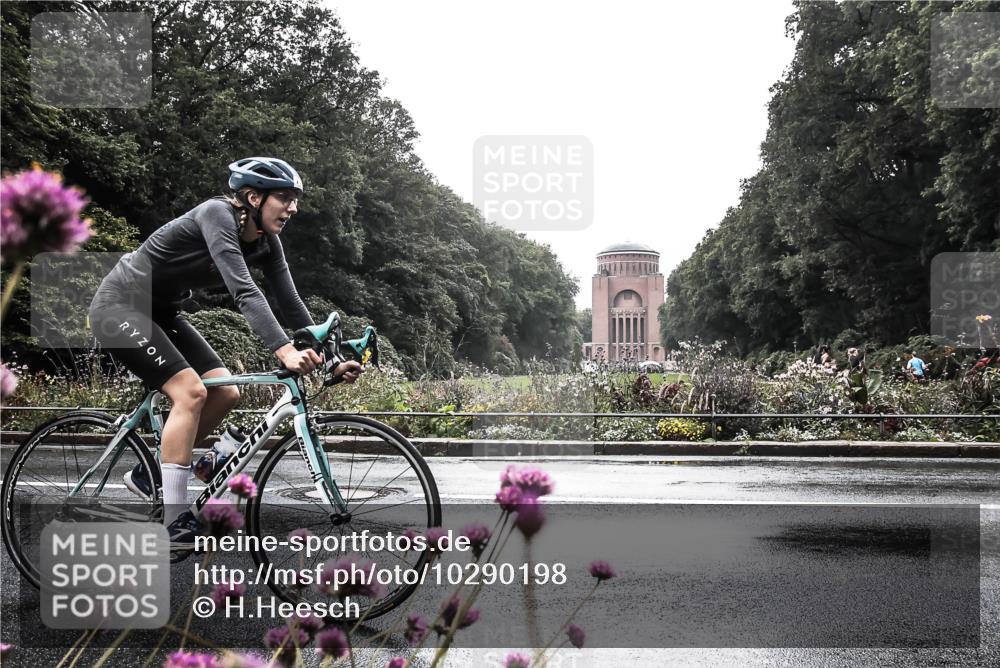 13.09.2026 - Stadtparktriathlon H.Heesch http://msf.ph/oto/10290198 13.09.2026 11:52:21 Radfahren 718, 780 meine-sportfotos.de