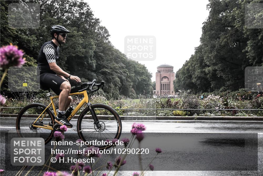 13.09.2026 - Stadtparktriathlon H.Heesch http://msf.ph/oto/10290220 13.09.2026 11:52:34 Radfahren 815, 841 meine-sportfotos.de