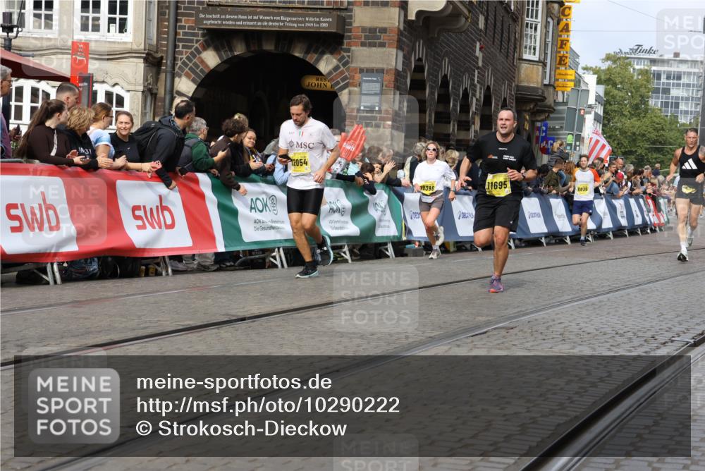 13.09.2026 - 21. swb-Marathon Bremen Strokosch-Dieckow http://msf.ph/oto/10290222 13.09.2026 10:45:27 Ziel 10096, 10143, 10214, 10735, 10866, 11020, 11396, 11695, 13591, 10352, 10464, 10536, 10541, 10583, 11063, 11088, 11209, 11559, 11749, 11845, 12087, 12290, 12355, 13532, 13628 meine-sportfotos.de