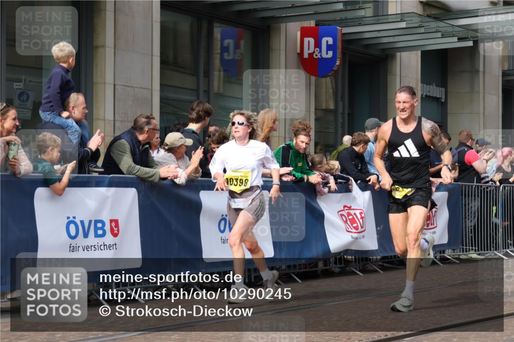 13.09.2026 - 21. swb-Marathon Bremen Strokosch-Dieckow http://msf.ph/oto/10290245 13.09.2026 10:45:16 Ziel 10318, 10352, 10464, 10536, 10541, 10583, 10987, 11063, 11088, 11209, 11232, 11279, 11478, 11559, 11749, 11835, 11845, 12087, 12290, 12355, 12475, 12534, 13532, 13595, 13628, 10096, 10143, 10214, 10398, 10735, 10866, 11020, 11396, 11695, 12054, 12475, 13591 meine-sportfotos.de