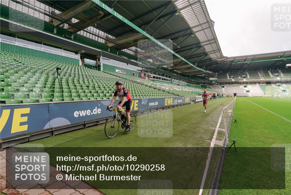 13.09.2026 - 21. swb-Marathon Bremen Michael Burmester http://msf.ph/oto/10290258 13.09.2026 10:14:31 Laufen im Stadion 13525 meine-sportfotos.de