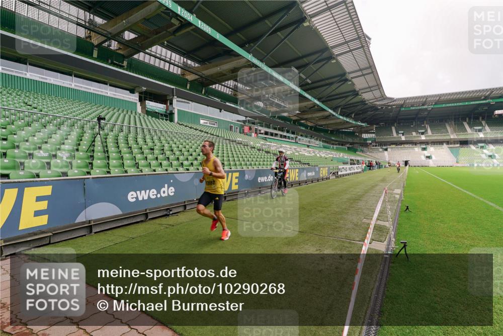 13.09.2026 - 21. swb-Marathon Bremen Michael Burmester http://msf.ph/oto/10290268 13.09.2026 10:14:43 Laufen im Stadion 13525 meine-sportfotos.de