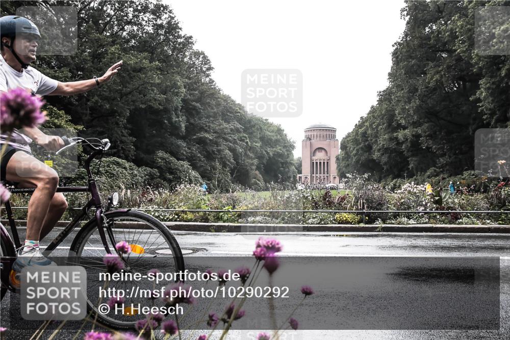 13.09.2026 - Stadtparktriathlon H.Heesch http://msf.ph/oto/10290292 13.09.2026 11:52:57 Radfahren 758, 829, 852, 854, 887 meine-sportfotos.de
